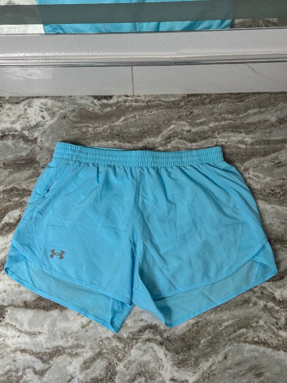 Under Armour gym shorts - MEDIUM